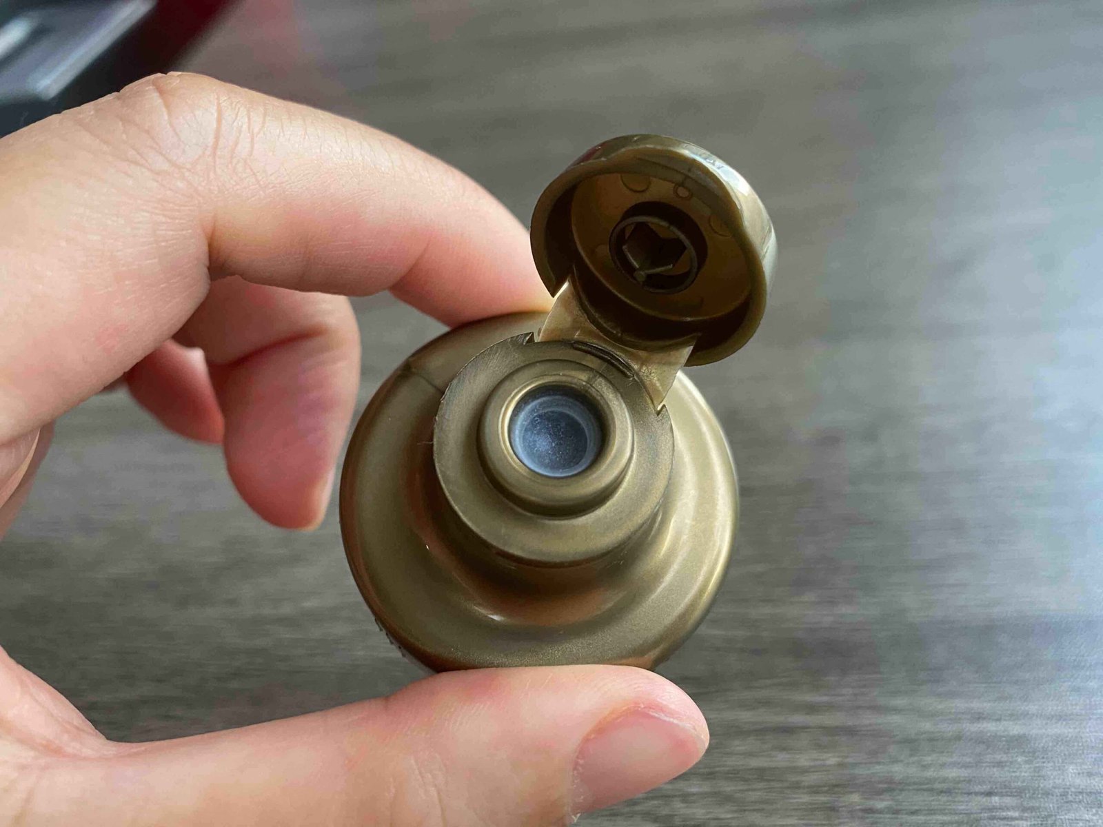 "38-400 flip top pokrovček s snap tečajem in navojem za plastično steklenico"