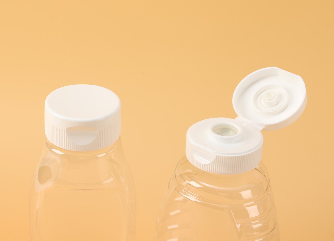 38/400 dispensing flip top cap on plastic bottle
