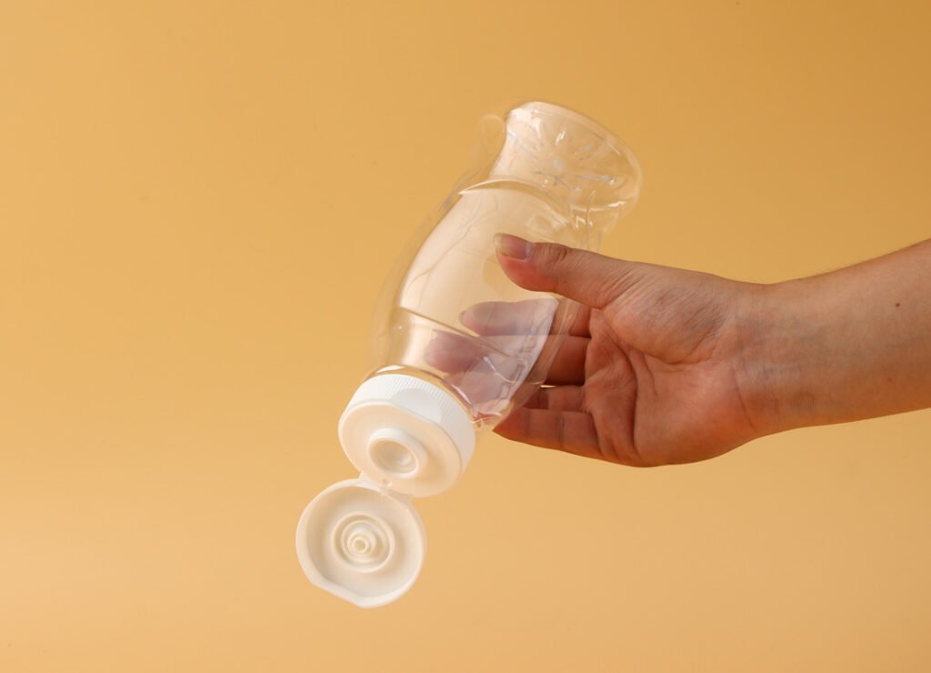 "Proces formowania wtryskowego plastikowych klapek"