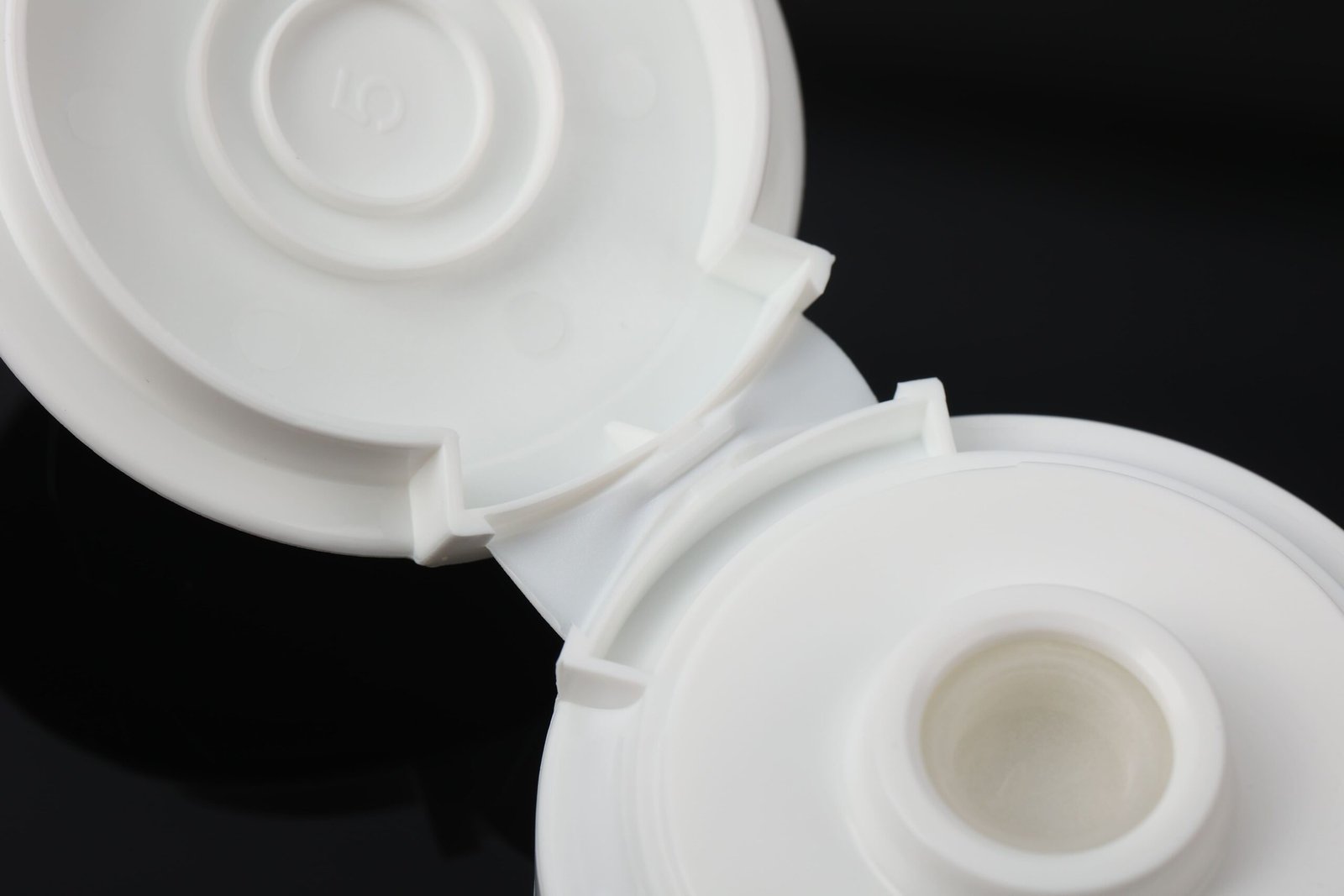Shampoo dispensing cap with cross-slit silicone valve for inverted bottle