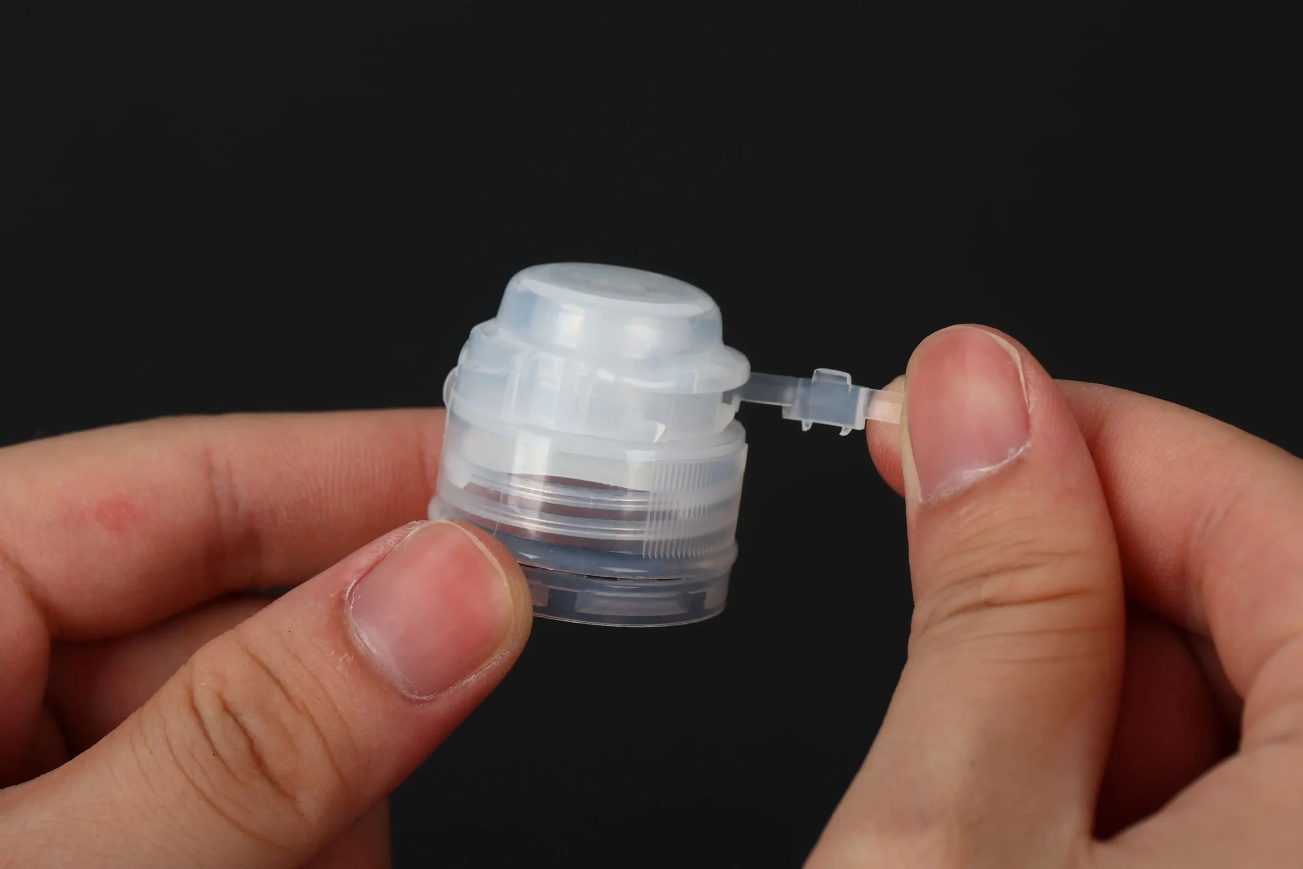 28mm plastic bottle closure on capping machine chuck