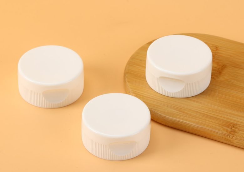 Flip-Top-Verschluss-02 38/400 dispensing flip top cap on plastic bottle