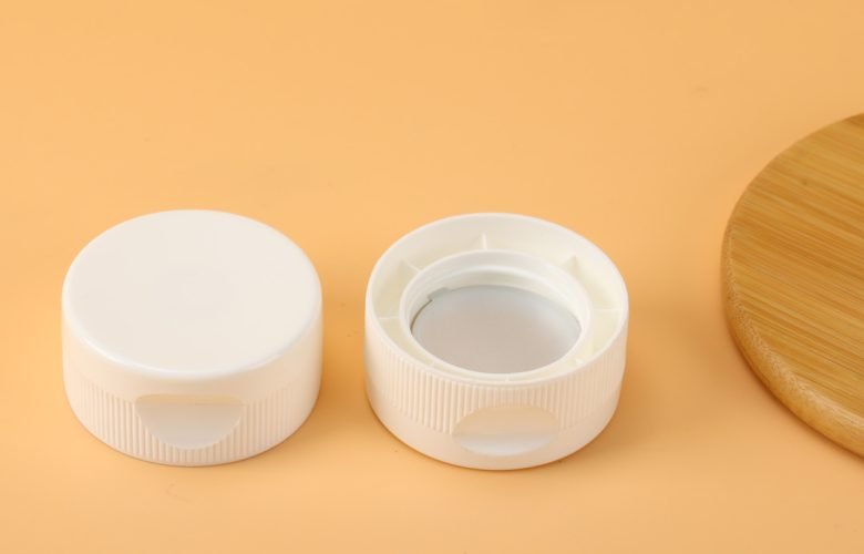 Flip-Top-Verschluss-06 38/400 dispensing flip top cap on plastic bottle